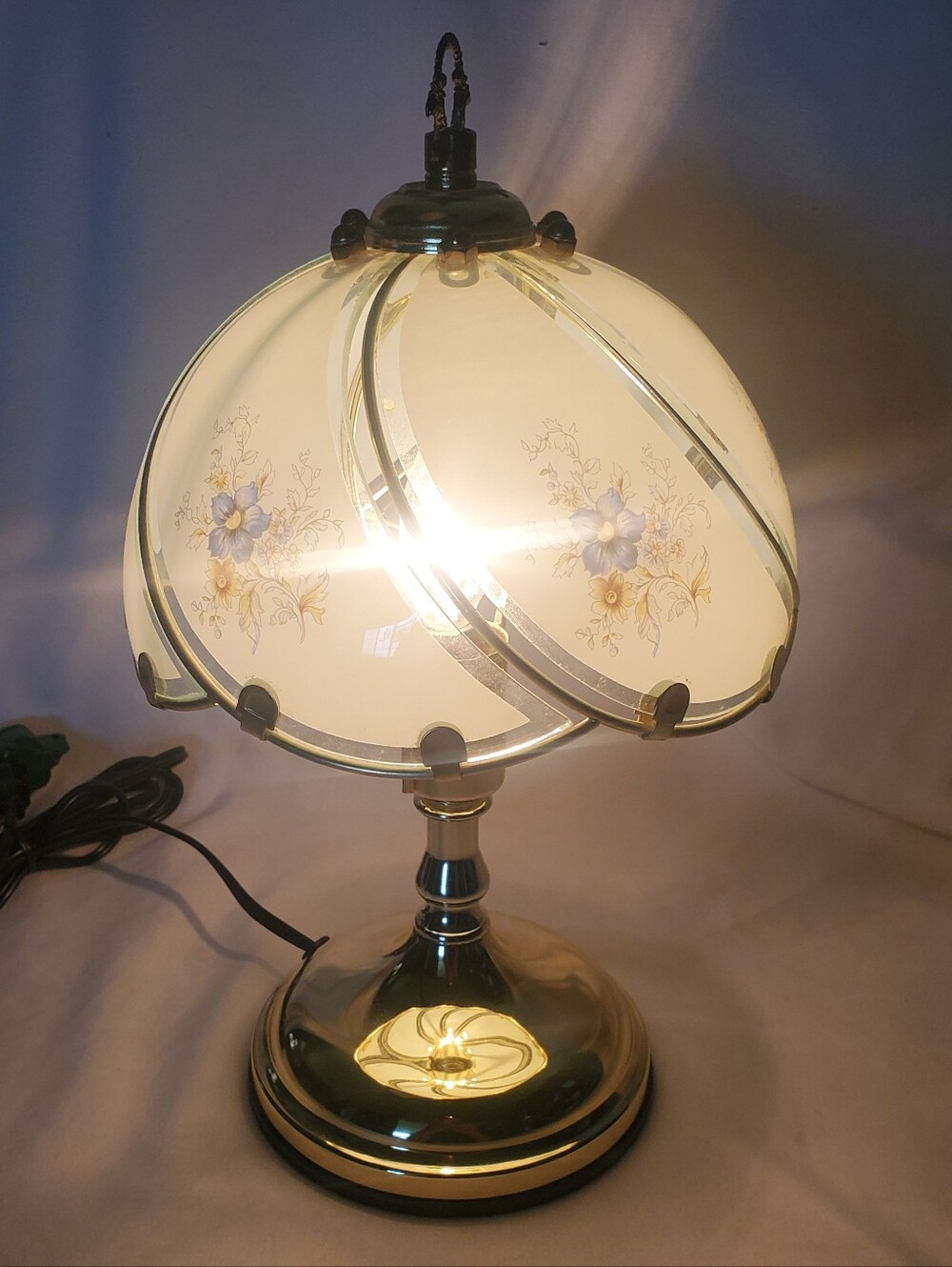 OK Lighting Vtg Glass Swirl 6-Panel Table Lamp Blue Floral Shade Desk Shelf, 11"